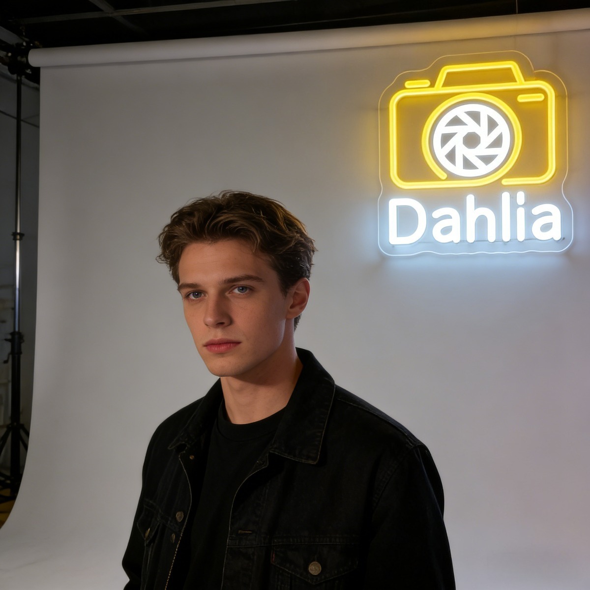 Dahlia Camera Neon Light Sign  - Vintage Photography Lighting บทวิจารณ์และราคา